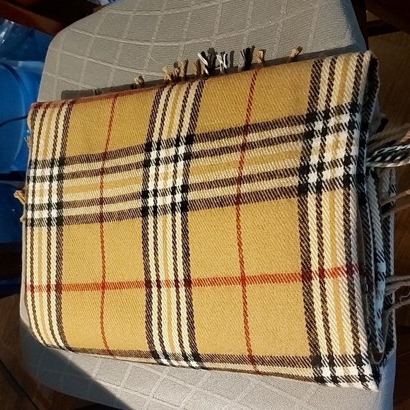 Long Cape/Poncho/Wrap - Picture 5 of 6